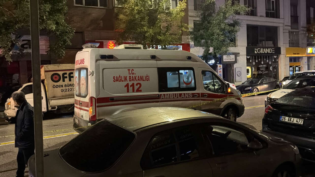Sokak ortasında infaz! 24 yaşındaki genç öldürüldü 9